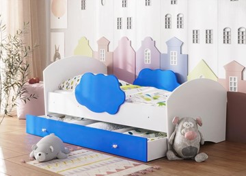 Детская кровать Тучка с ящиком, корпус Белый, фасад Синий в Радужном