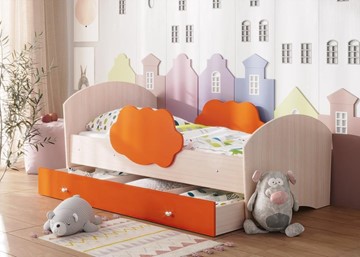 Детская кровать Тучка с ящиком, корпус Дуб млечный, фасад Оранжевый в Когалыме