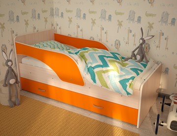 Детская кровать с бортиками Максимка, корпус Млечный дуб, фасад Оранжевый в Сургуте