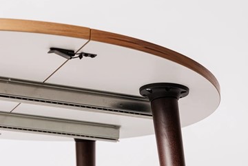 Кухонный стол круглый Шпон Ореха д. 100 см МДФ ножки вишня в Ханты-Мансийске - предосмотр 3