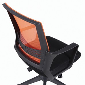 Кресло компьютерное Brabix Balance MG-320 (с подлокотниками, комбинированное черное/оранжевое) 531832 в Лангепасе - предосмотр 6
